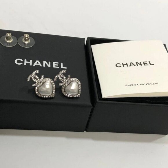 CHANEL CC Logos Rhinestone Pearl Heart Stud Earrings Silver Tone B23B Auth w/Box - Picture 9 of 10